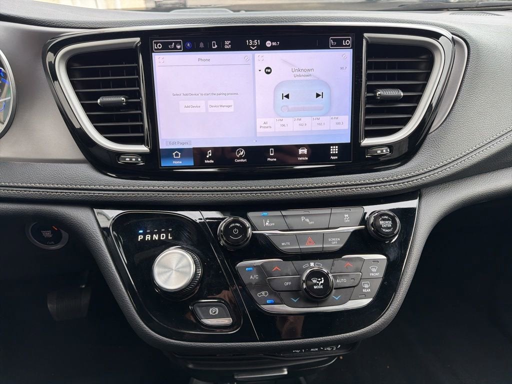 2025 Chrysler Pacifica Hybrid Select