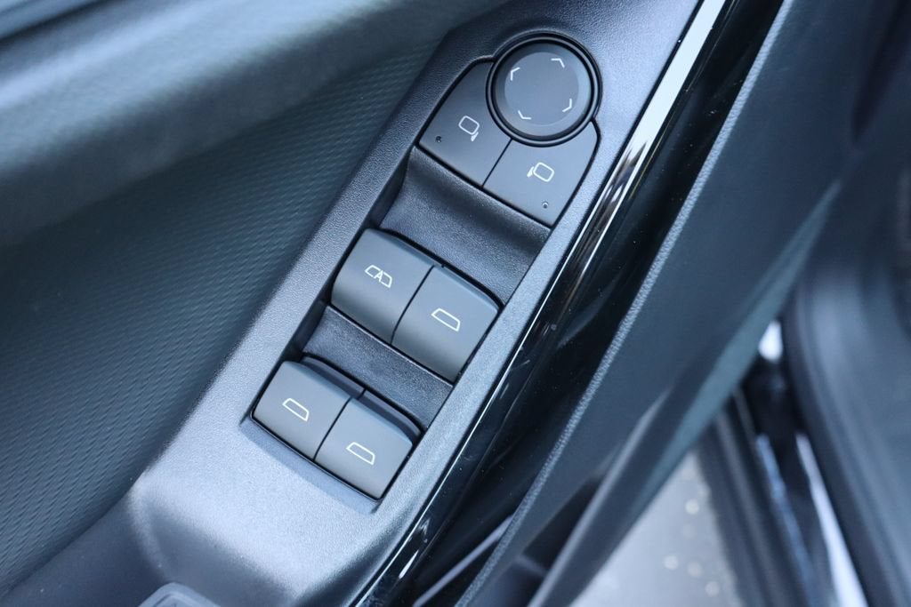 2027 Chevrolet Equinox LT - Photo 17