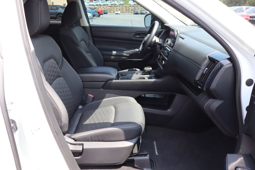 2023 Nissan Pathfinder S