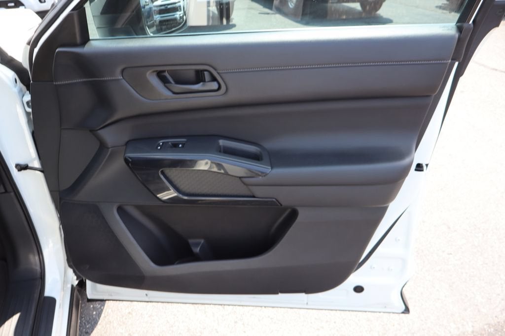 2023 Nissan Pathfinder S