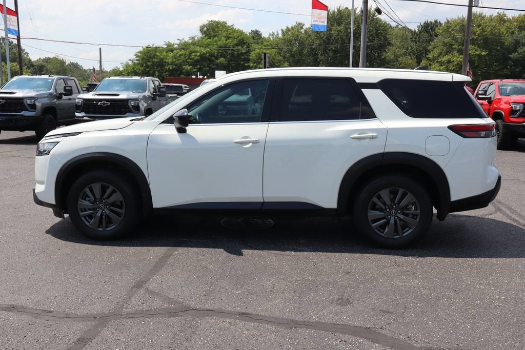 2023 Nissan Pathfinder S