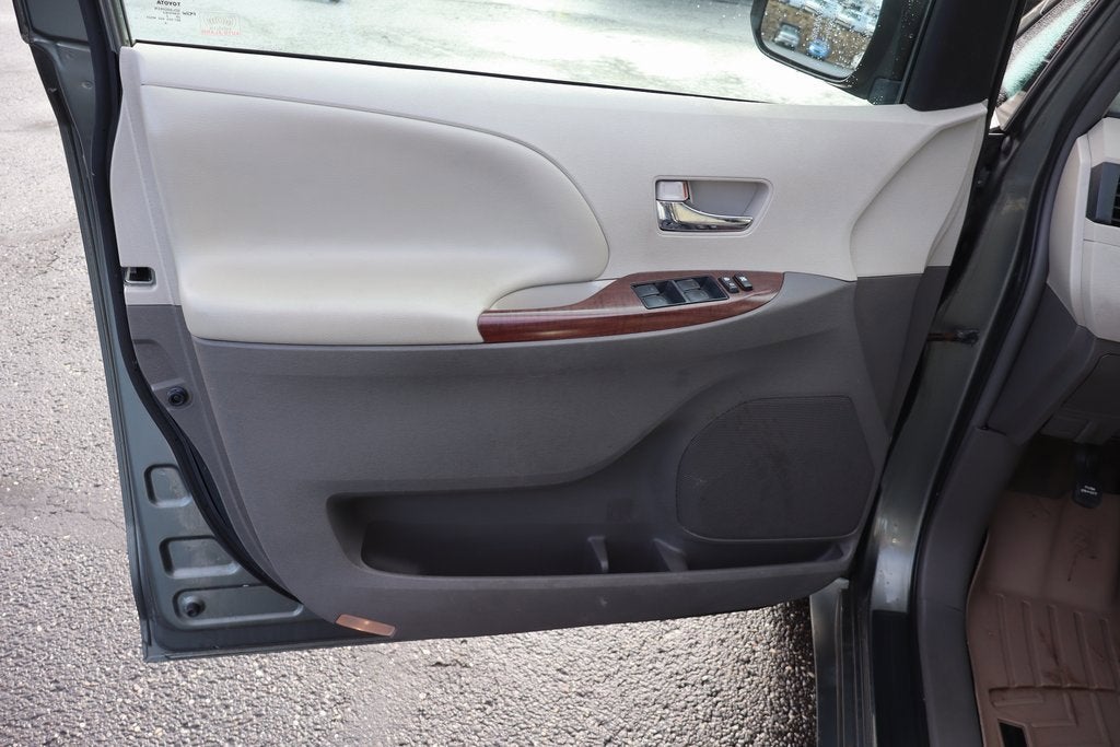 2012 Toyota Sienna XLE AAS