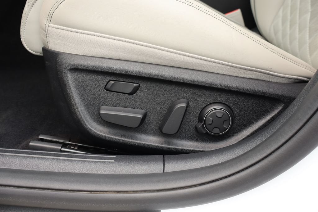 2023 Genesis G70 Base