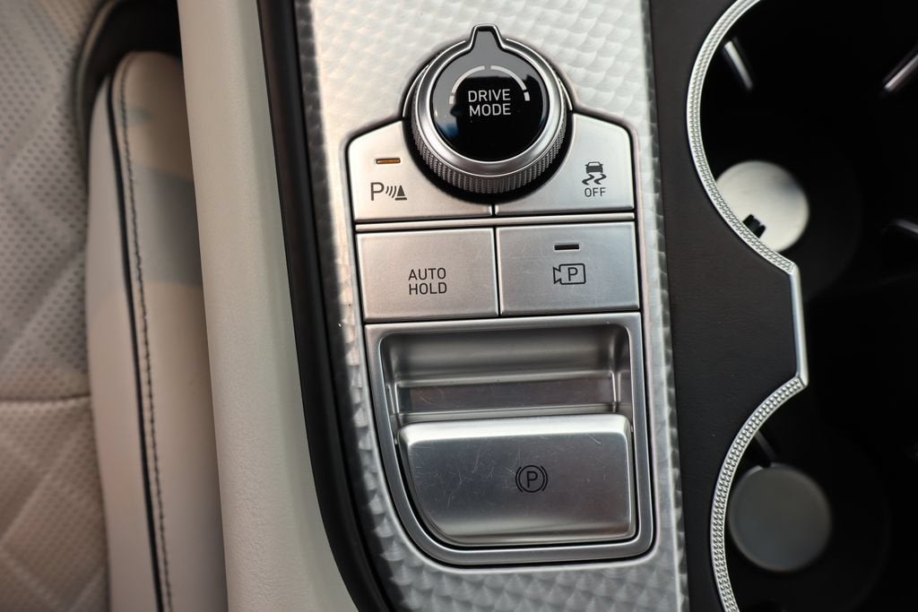 2023 Genesis G70 Base
