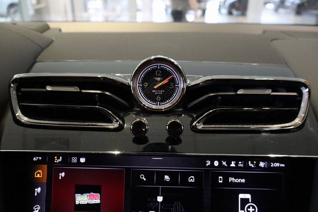 2025 Bentley Bentayga V8